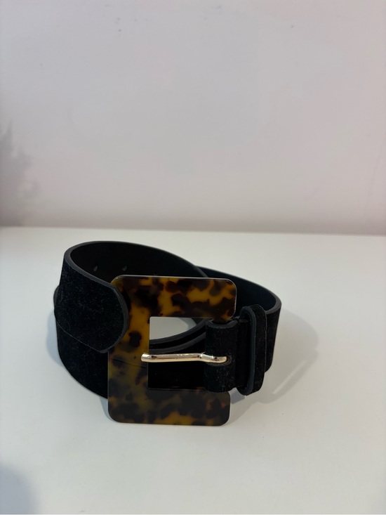 Lulus Accessories - Lulus Black Suede Belt with Tortoiseshell Buckle